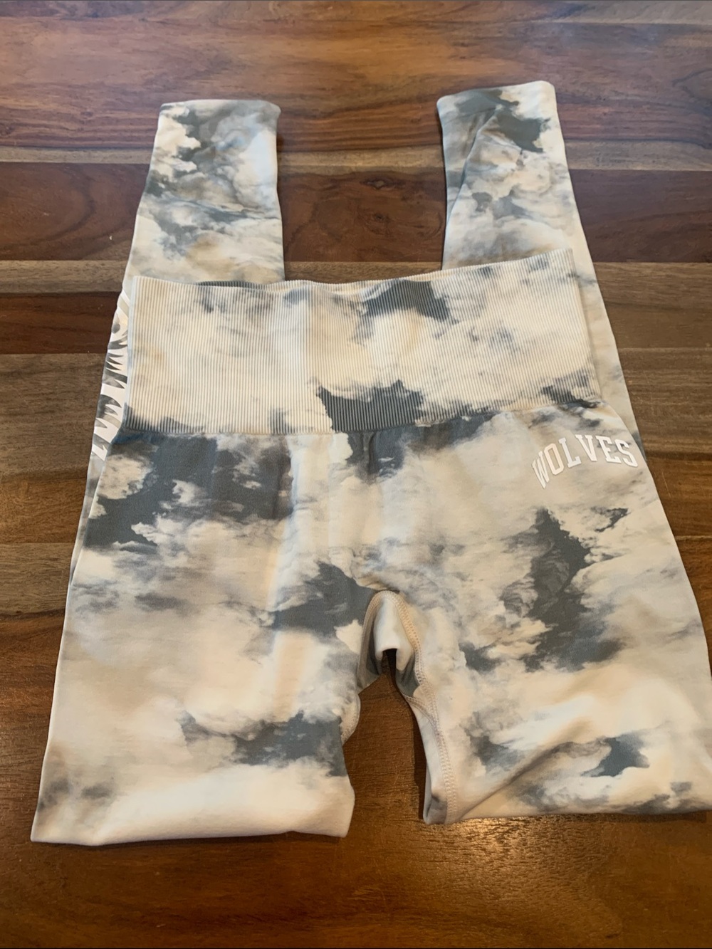 Darc Sport Gray & Cream Tie-Dye Leggings with 'Wolves' Logo